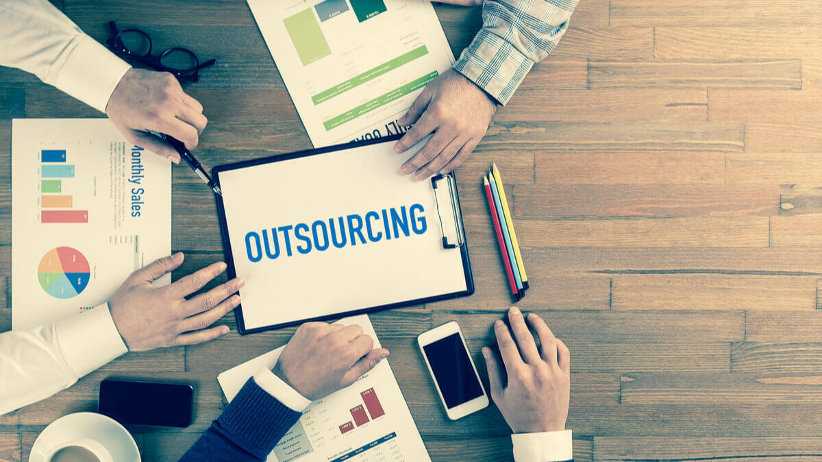 Perbedaan Outsourcing dan Kontrak yang Harus Anda Ketahui